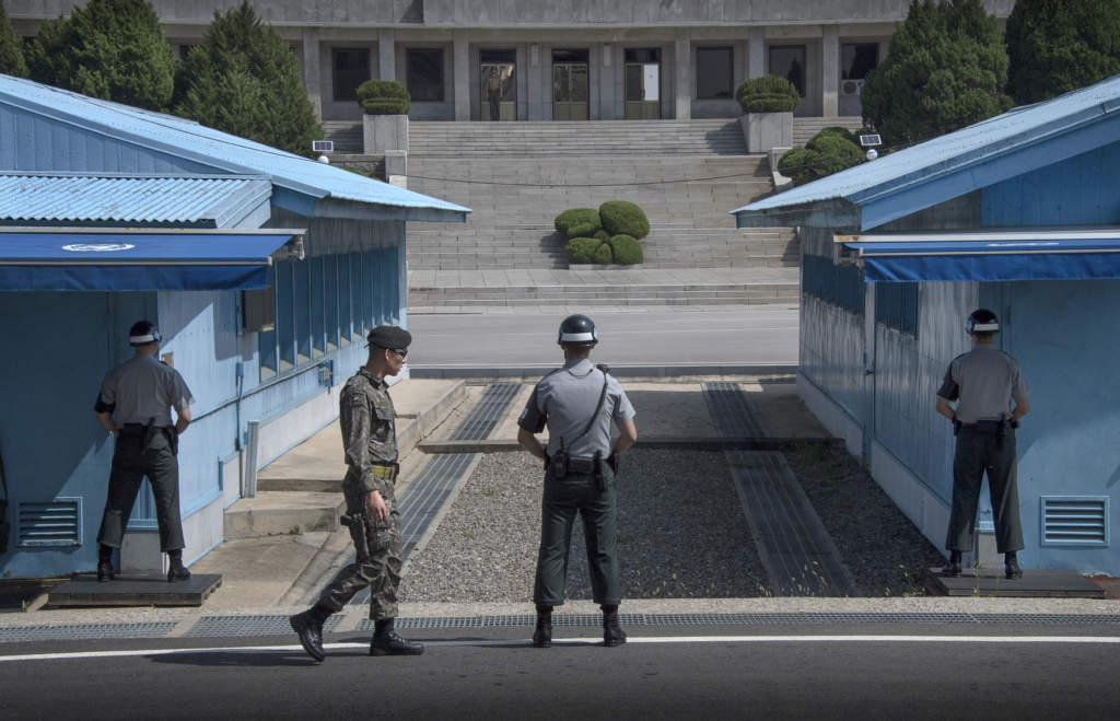foto : jeriva : sydkorea. seoul. dmz. grnsen mellan nord och sydkorea. soldater frn bda lnder vaktar grnsomrdet. obs! vissa av bilderna r avsedda fr ett plusknck och fr ej publiceras.