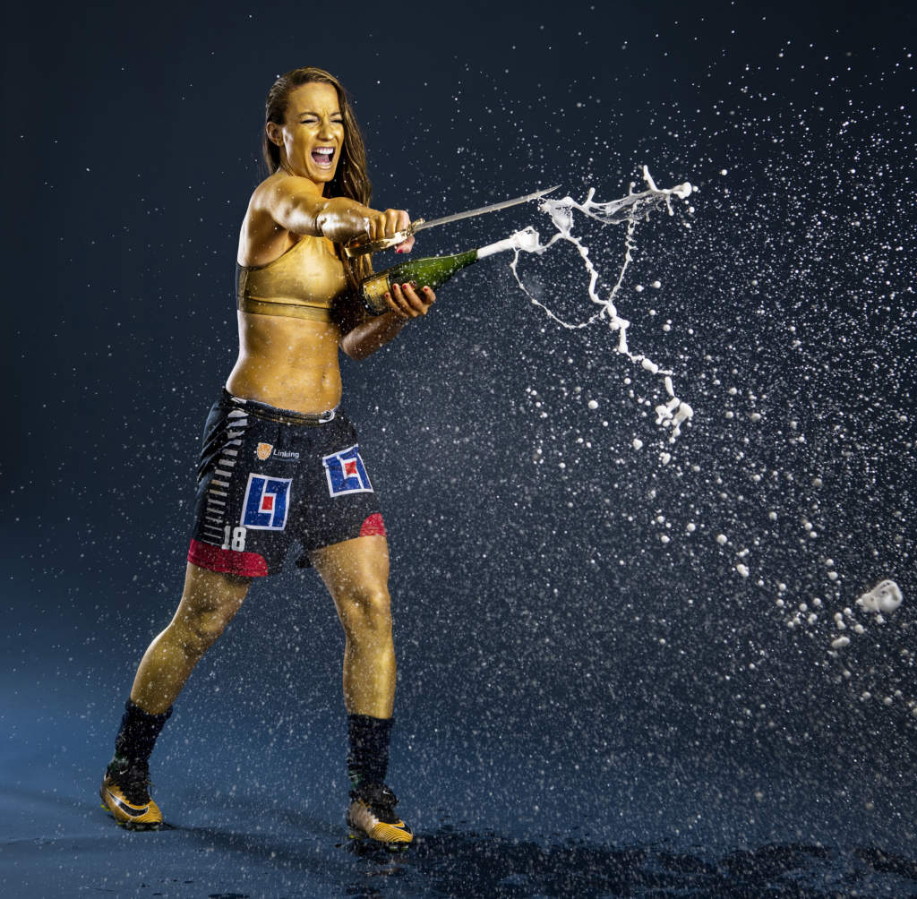 damallsvenskan, kvarnsvedens ik - linköping fc, 0 - 0, linköping firar sm-guld. kosovare asllani, fotbollsspelare sverige linköping, guldmålad. champagne