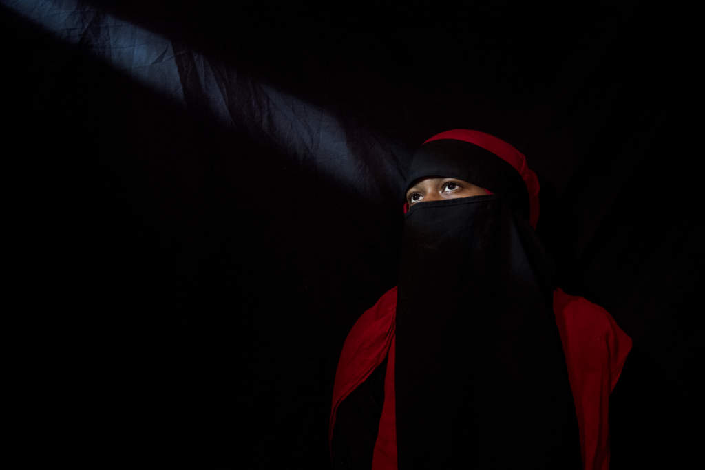 den muslimska folkgruppen rohingya i den burmesiska delstaten rakhine drivs sedan den 25 augusti 2017 p flykt under brutala former av den burmesiska militren. 14-riga arafa vldtogs av 10-12 militrer i en moské