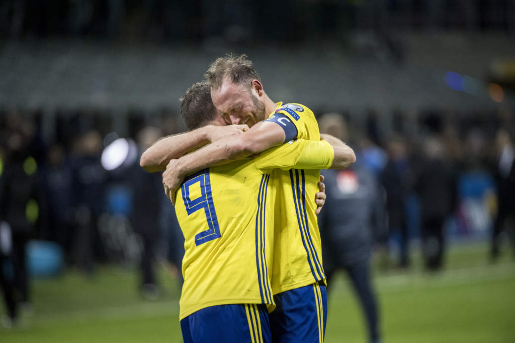 vm-kval playoff, match 2. italien - sverige, 0 - 0, marcus berg och andreas granqvist, fotbollsspelare sverige, match action landslaget glad