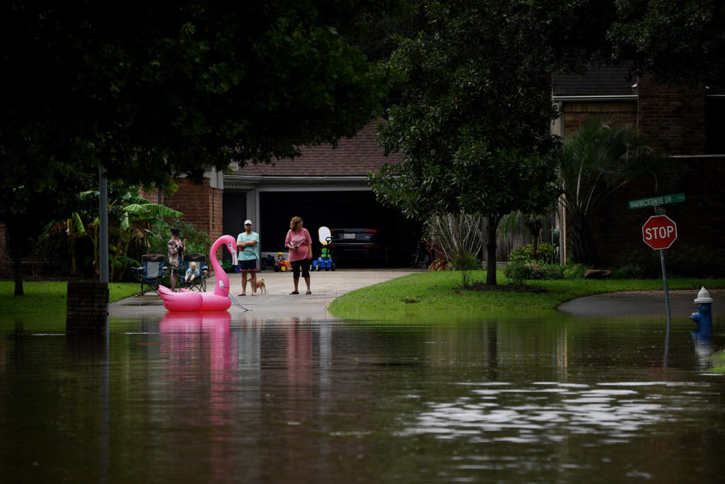 orkanen harvey drar in ver usa och orsakar versvmning i houston, texas