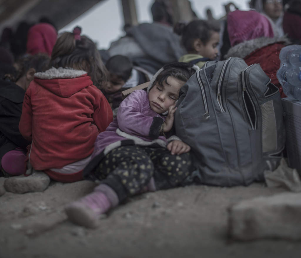 inbrdeskriget i irak. irakiska och kurdiska trupper, persmerga, har inlett operationen att terta iraks nst strsta stad mosul frn is. flyktinglgret hammam al-alil sder om mosul. 3, 5-riga layla