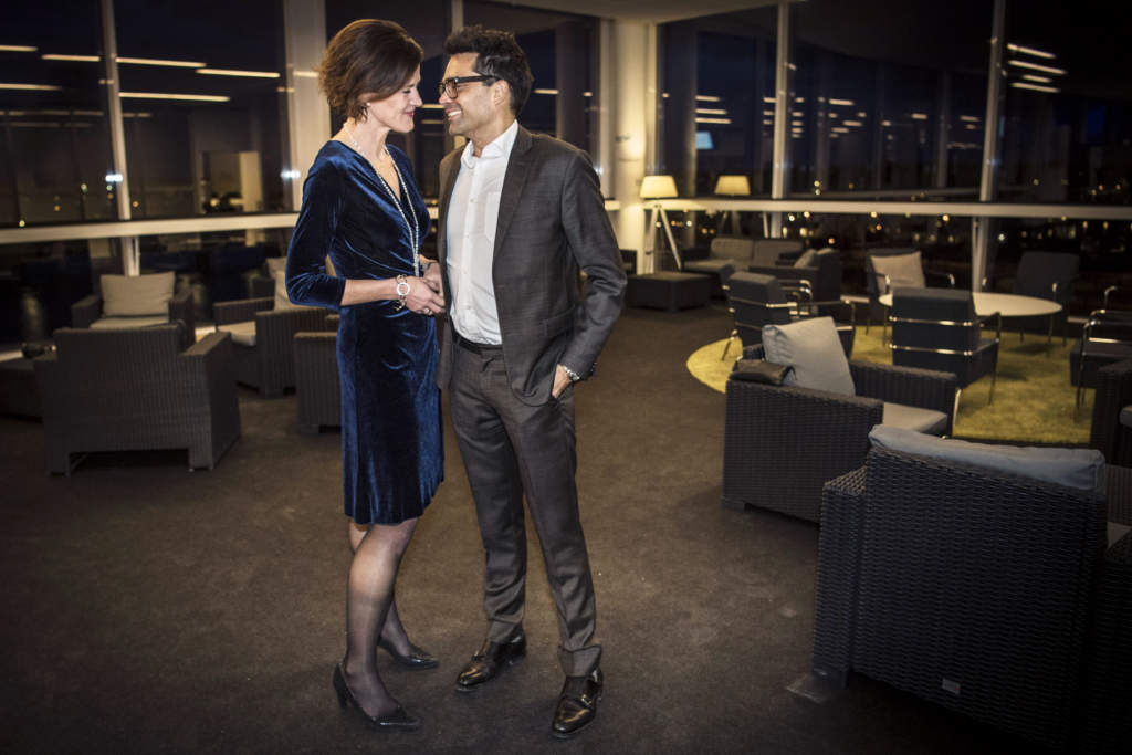 moderaternas sverigemte i karlstad. anna kinberg batra, politiker (m) sverige partiledare, med make david batra, komiker, familjen