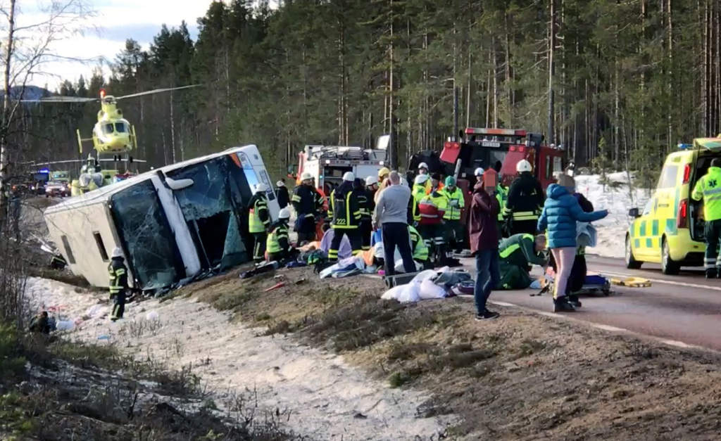 bussolyckan i sveg. tre elever från ängskolan i skene omkom och 23 skadades under en skidresa till klövsjö. bussen de färdades i välte på e45 utanför sveg den 2 april 2017. olycksplatsen