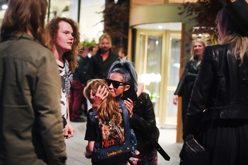 guns n' roses. 10-rige isak gunnarsson frn sollern trffar en av sina stora idoler, melissa reese, musiker usa,
