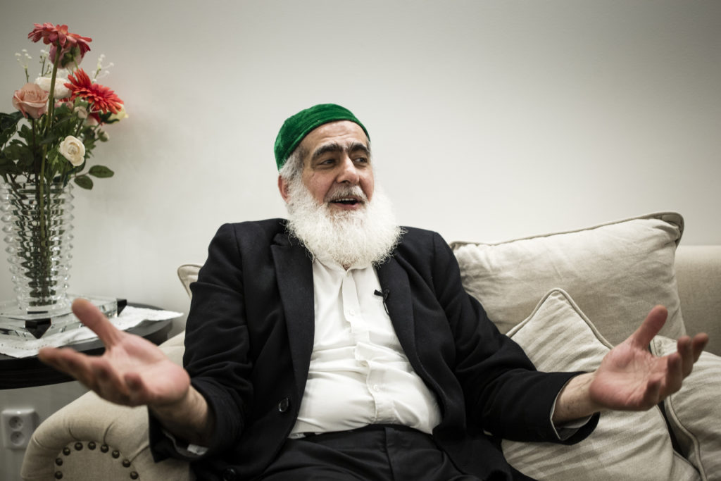 foto : anders deros : reportage ali kahn. ali khan abo saleh i sitt hem i gteborg. reporter: johanna bckstrm lerneby. foto: anders deros