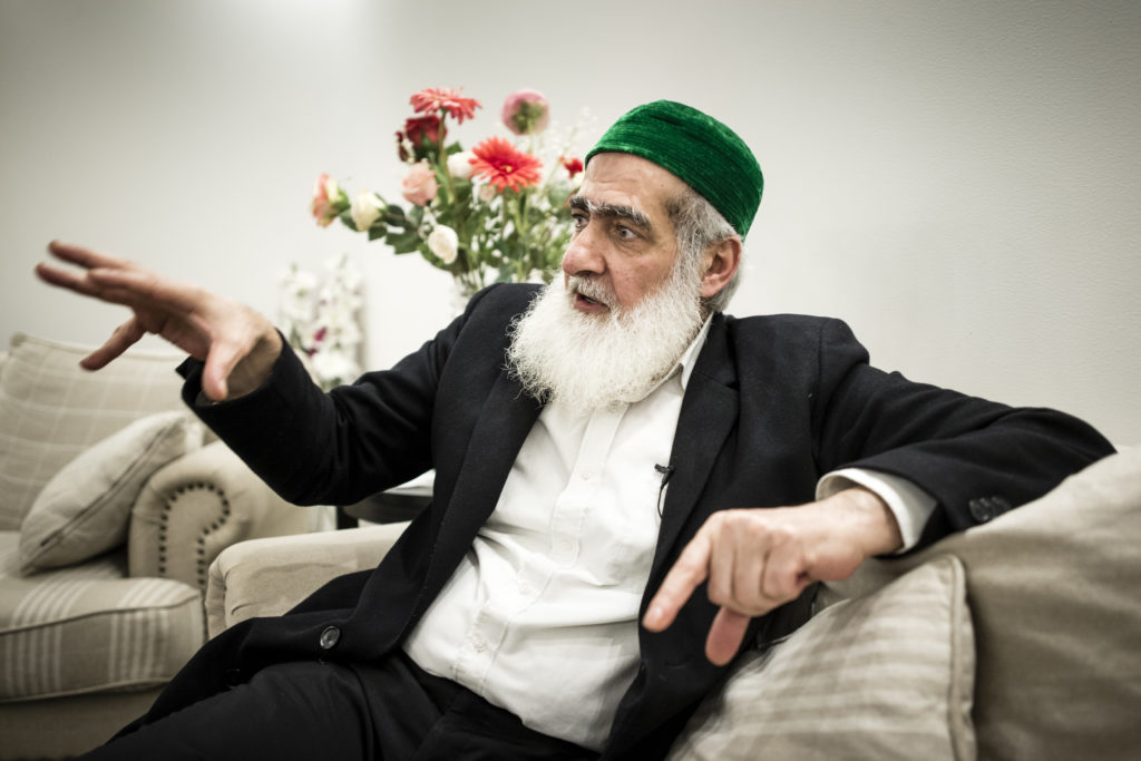foto : anders deros : reportage ali kahn. ali khan abo saleh i sitt hem i gteborg. reporter: johanna bckstrm lerneby. foto: anders deros