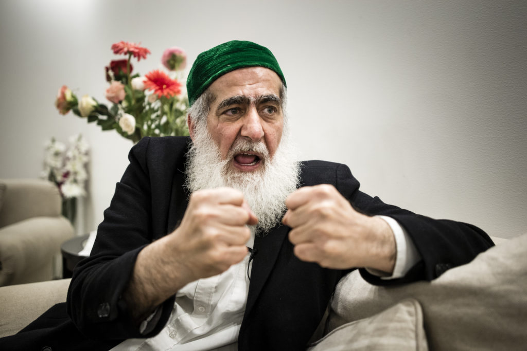 foto : anders deros : reportage ali kahn. ali khan abo saleh i sitt hem i gteborg. reporter: johanna bckstrm lerneby. foto: anders deros