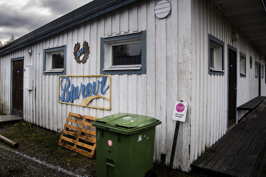foto : all : foto:lasse allard
vi flyger till ume, hyr bil och drar till bjurholm, tv och stillbild p tre orter i vsterbotten som skinnats p massa pengar
de ska ha