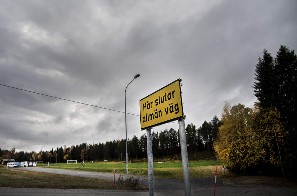 foto : all : foto:lasse allard
vi flyger till ume, hyr bil och drar till bjurholm, tv och stillbild p tre orter i vsterbotten som skinnats p massa pengar
de ska ha