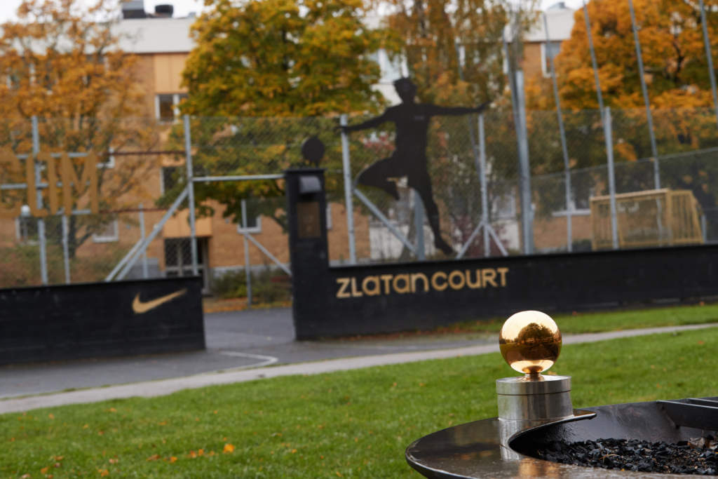 foto : andreas hillergren : malm 2017-10-22
frhands infr guldbollen, rosengrd, zlatan ibrahimovic hemkvarter
foto: andreas hillergren