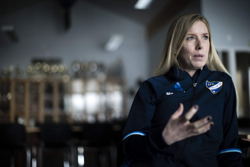 foto : anders deros : reportage simon bank. vi fo?ljer upp en granskning fra?n 2013 om ma?ngfalden i svenska fotbollfo?rbundet. patricia daoud, engagerad fotbollsledare i ifk trollhttan. kamratgrden. foto: anders deros
