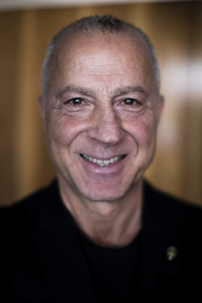 foto : anders deros : reportage simon bank. vi fo?ljer upp en granskning fra?n 2013 om ma?ngfalden i svenska fotbollfo?rbundet. hossein karbassi frstalrare p klostergrdsskolan i lund, foto: anders deros